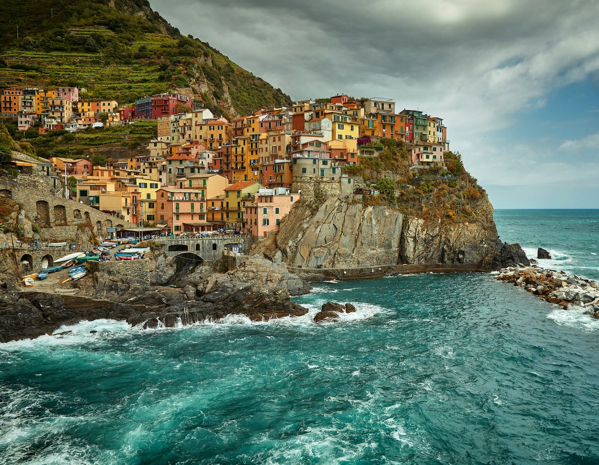 Cinque terre Italy vidar-nordli-mathisen-2sB_y2upisI-unsplash Web Tall Cinque terre, Italy